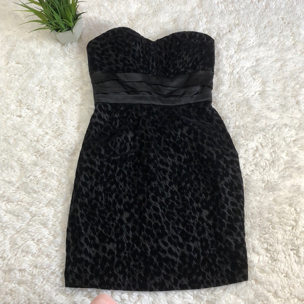 Bebe velvet textured sweetheart strapless dress